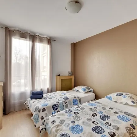 Chic Apart With Parking Apartment